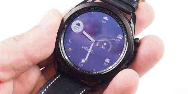 Samsung pokračuje v živém nakupování. Chytré hodinky pořídíte se slevou 30 %