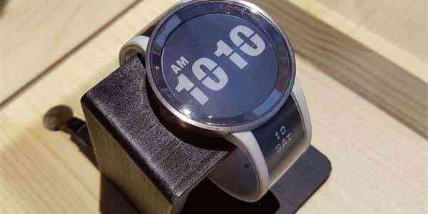 Sony FES Watch U: hodinky s displejem na řemínku [IFA]