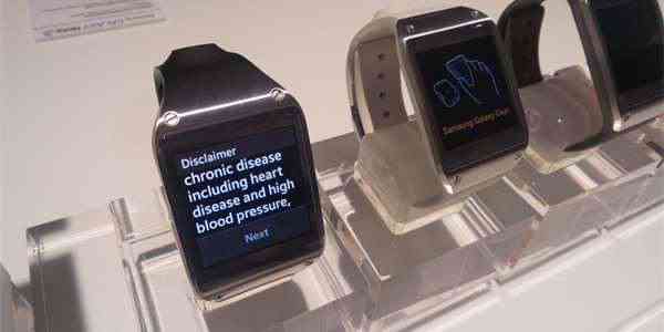 Samsung představil Note a chytré hodinky Gear. Živé fotky